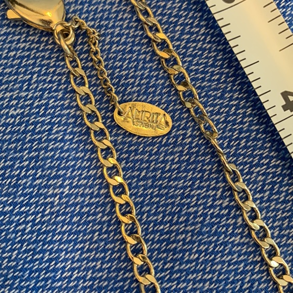 Amrita Singh colorful necklace - Picture 3 of 4